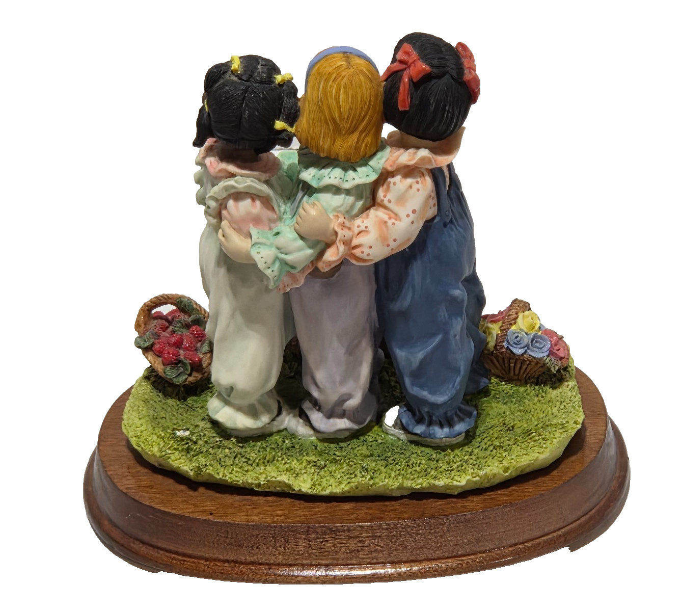 Da Vinci Collections Figurines 3 Young Girlfriends Different Race on Wooden Base