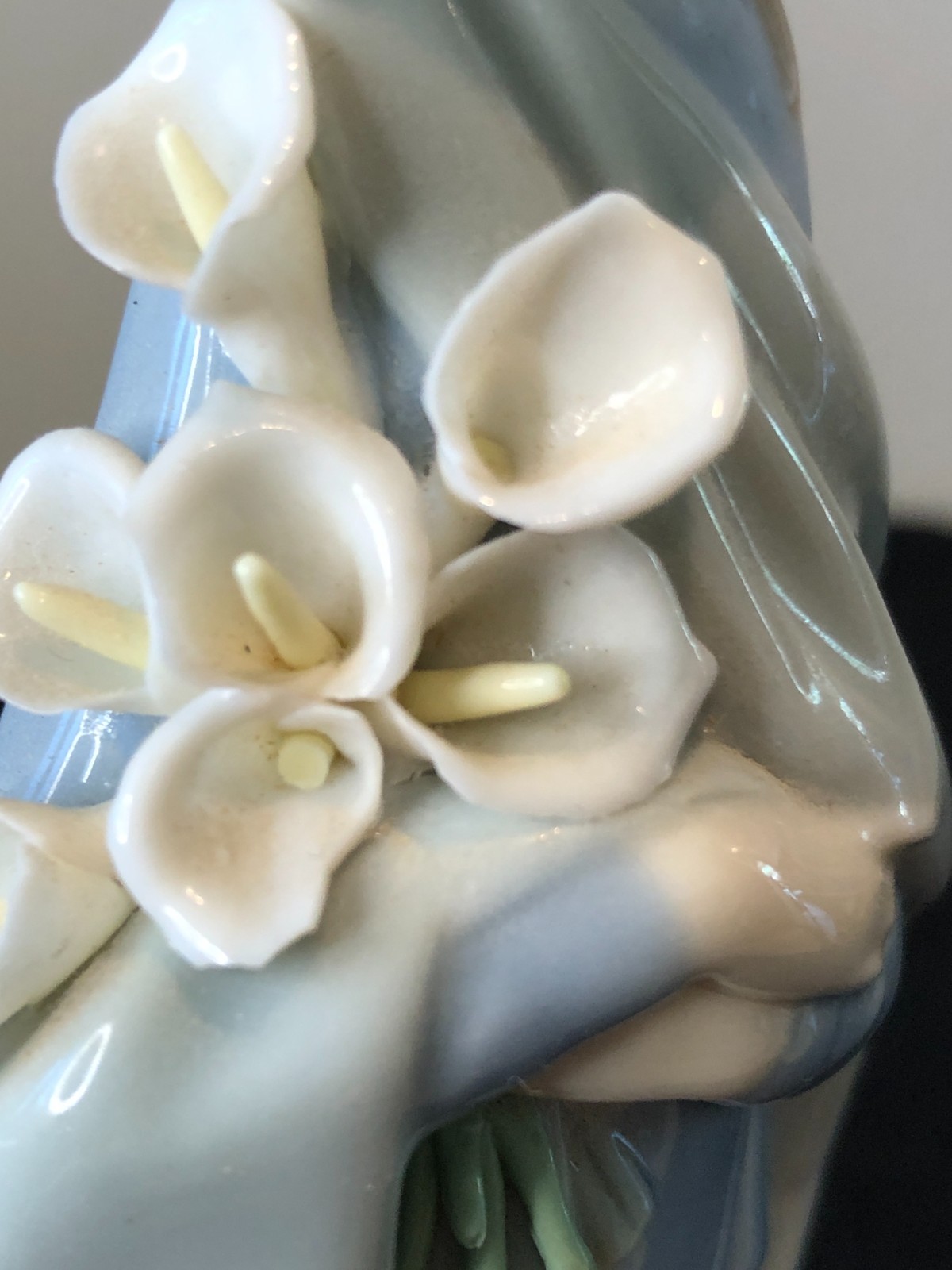 Retired Lladro #4650 Standing Girl Figurine with Calla Lilies, Uranium Glaze