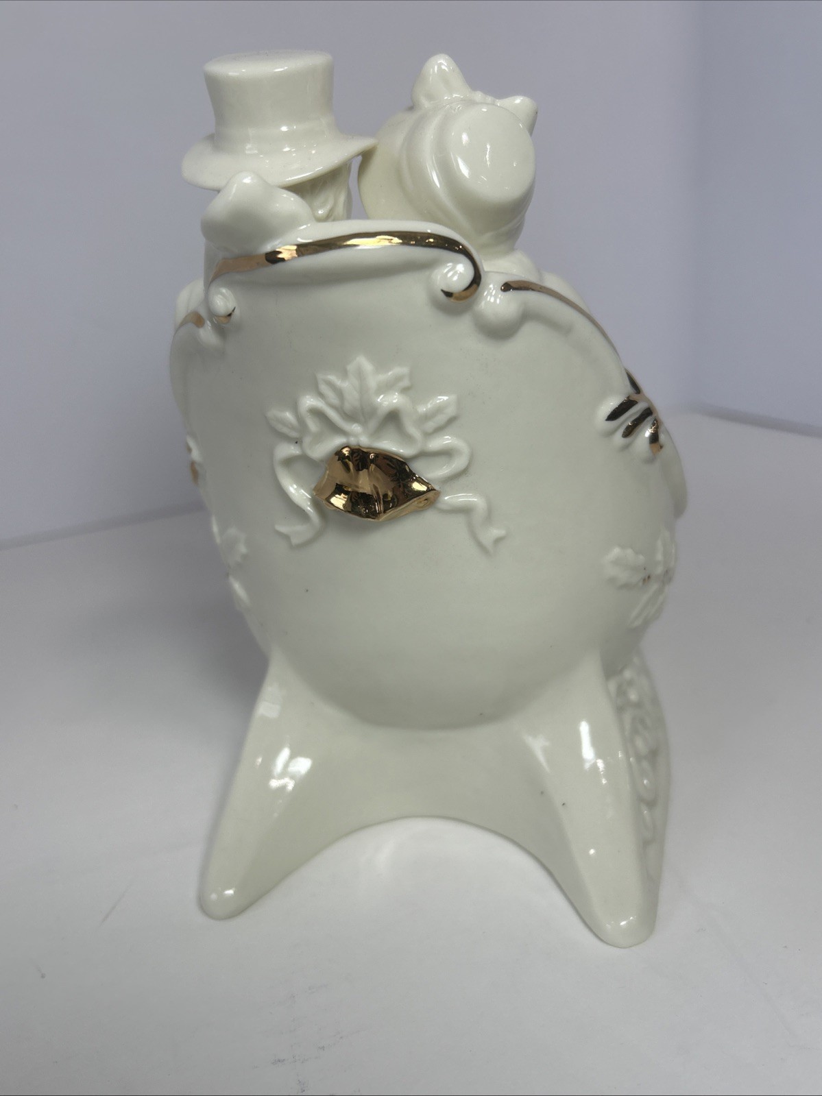 VICTORIAN SLEIGH MUSIC BOX – PLAYS “Silent Night”