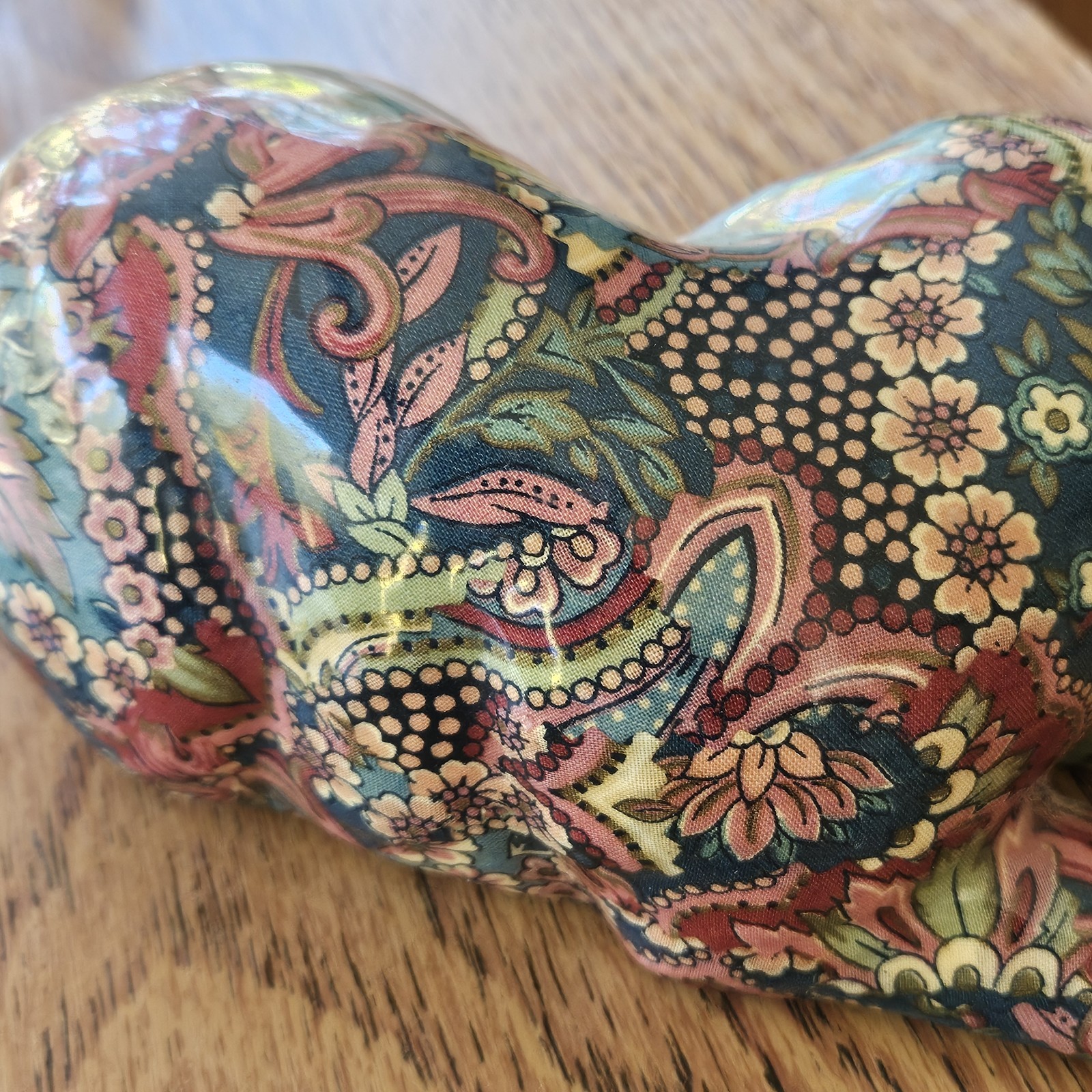 VTG Glazed Decoupage Fabric Floral Patchwork Ceramic Puppy Dog Foam Bottom 8″x5″
