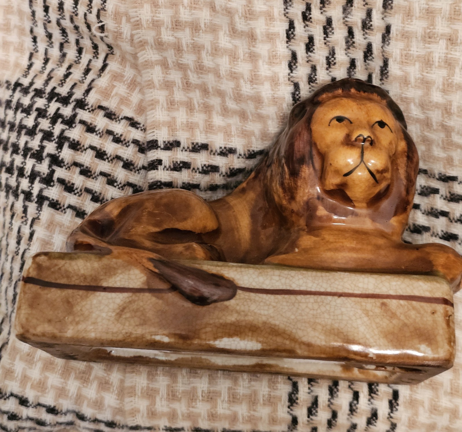 Beautiful Vintage* 5.5 ” English Staffordshire Lion* Glossy*EXCELLENT COND