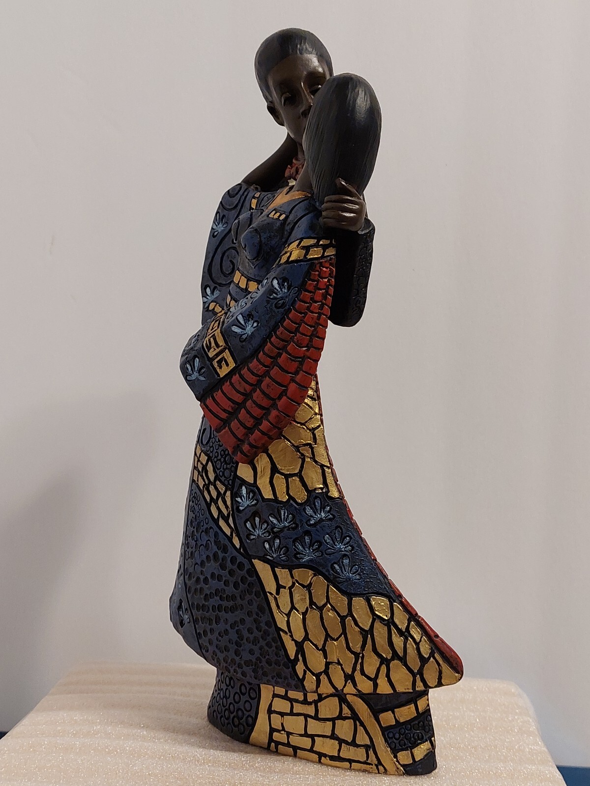 BEAUTIFUL RARE VINTAGE 10″ AFRICAN MAN AND WOMAN ROMANCE MADE IN THE PHILIPPINES