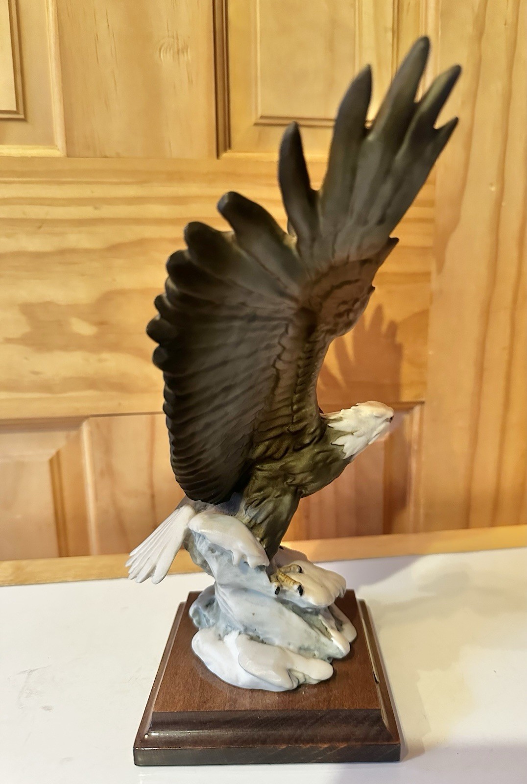 GIUSEPPE ARMANI PORCELAIN EAGLE On Snow Sculpture EUC 9.5”t x 7”w L@@K Signed