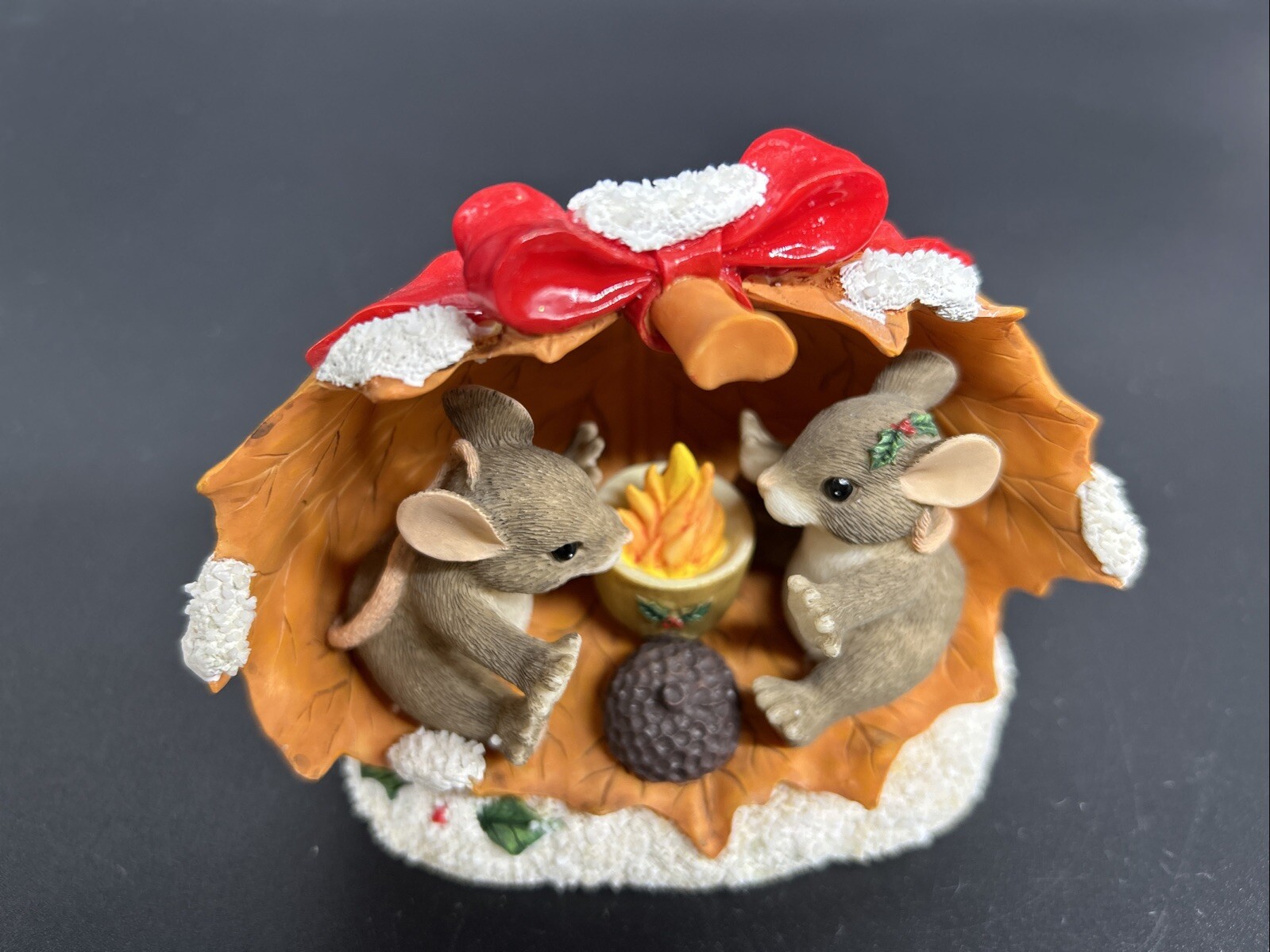 Charming Tails Sharing A Warm & Cozy Holiday 97/13 – Collectible Figurine Mice