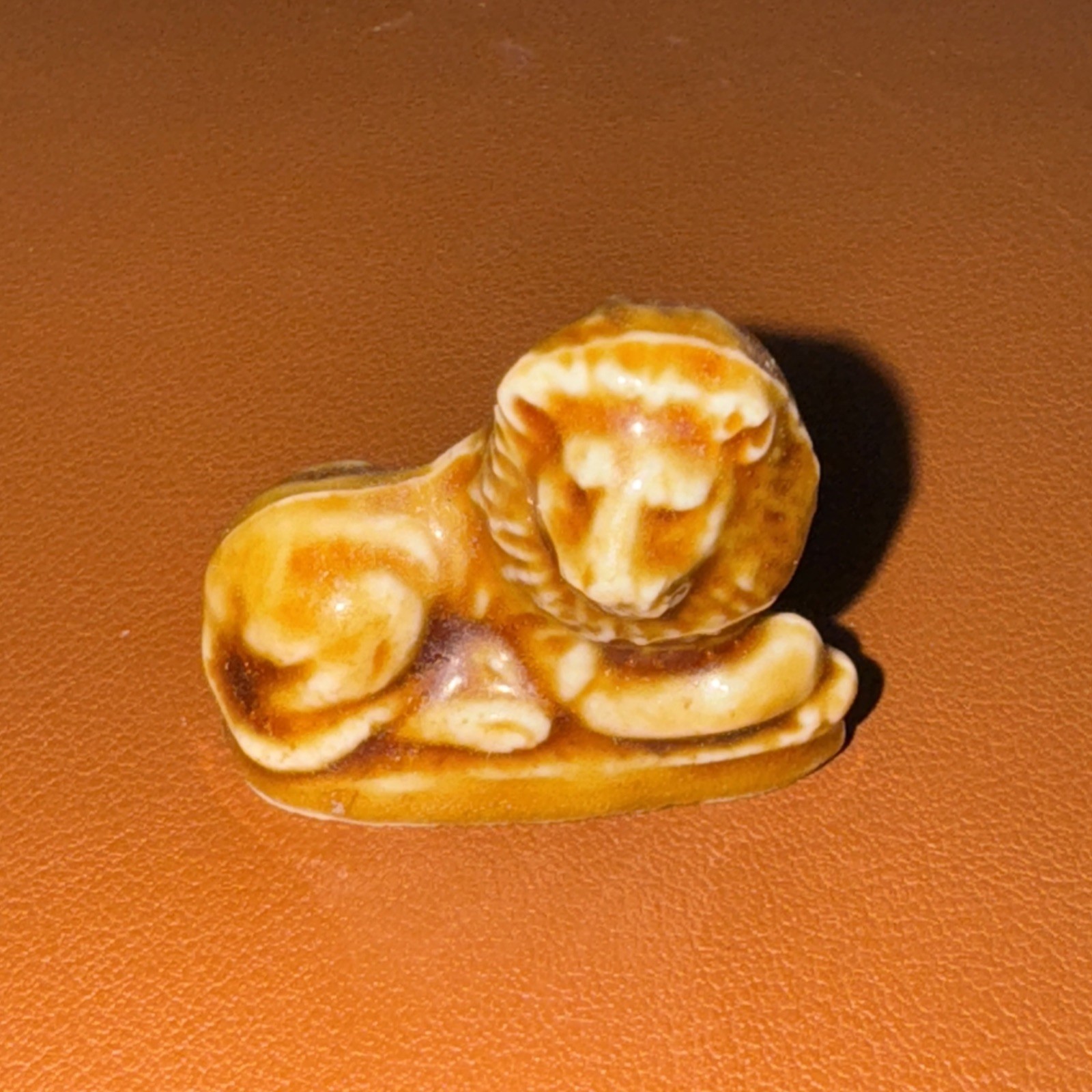 Red Rose Tea Wade brown lion animal figurine
