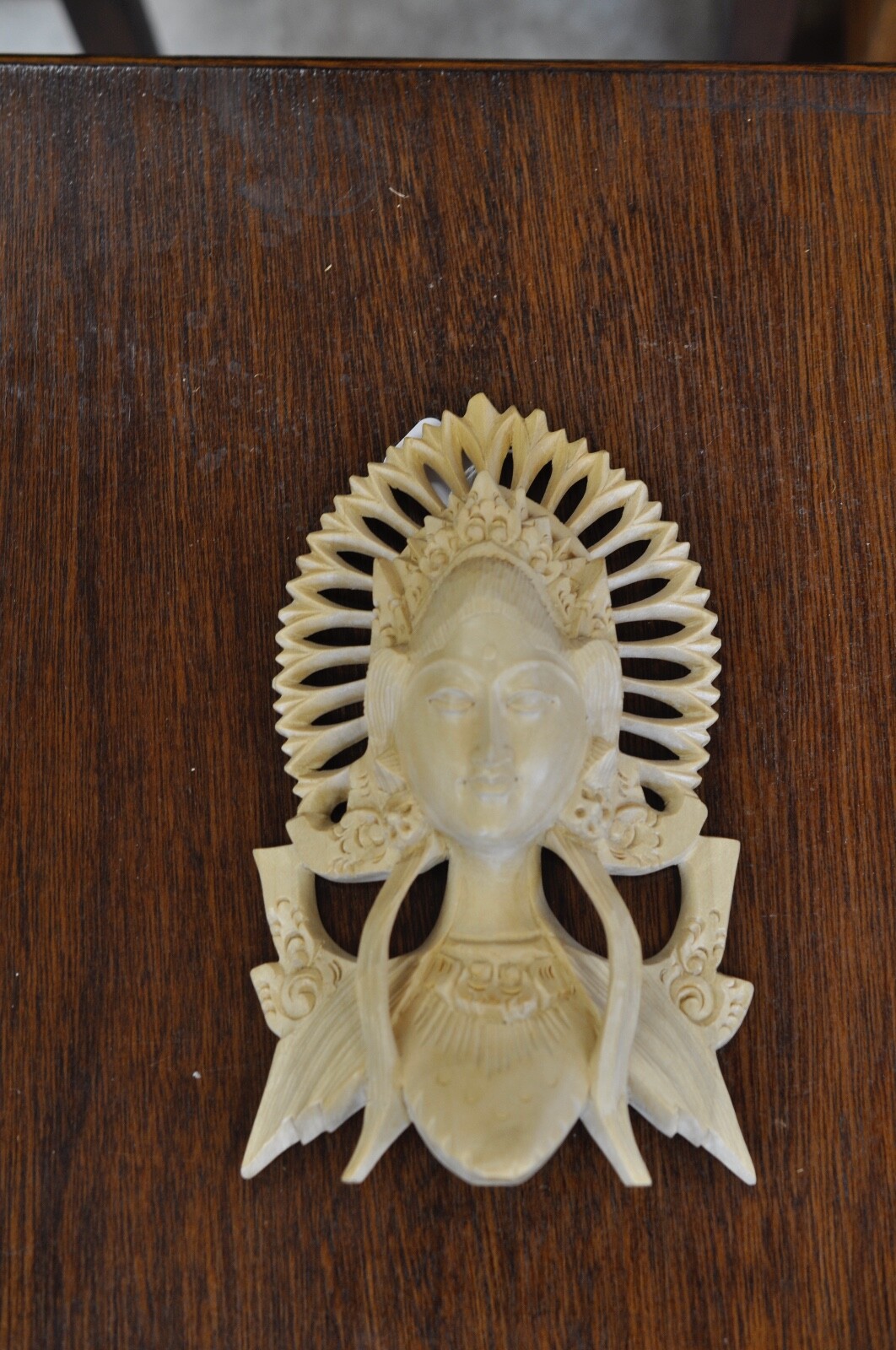Beautiful Unique Hand Carved Handmade Wooden Queen 9 X 5 X 3 In