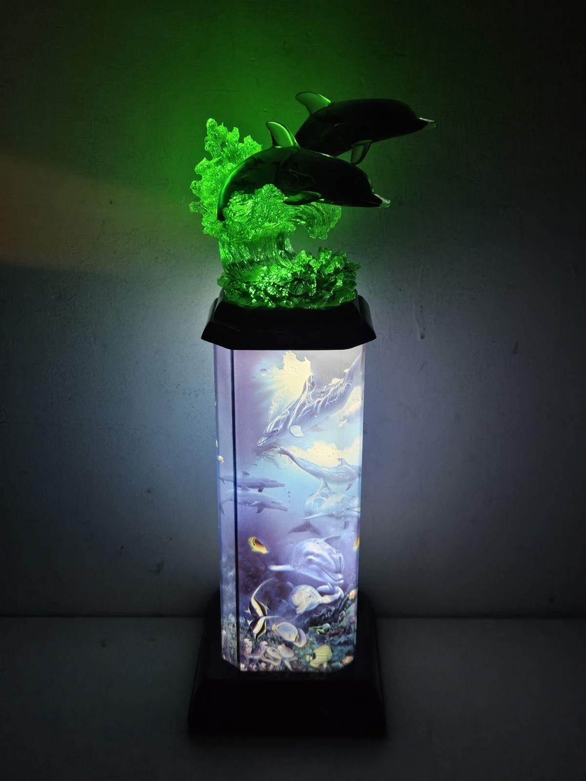 Bradford Exchange Lighted Dolphins Sculpture Splendors of the Sea by Lassen 2007