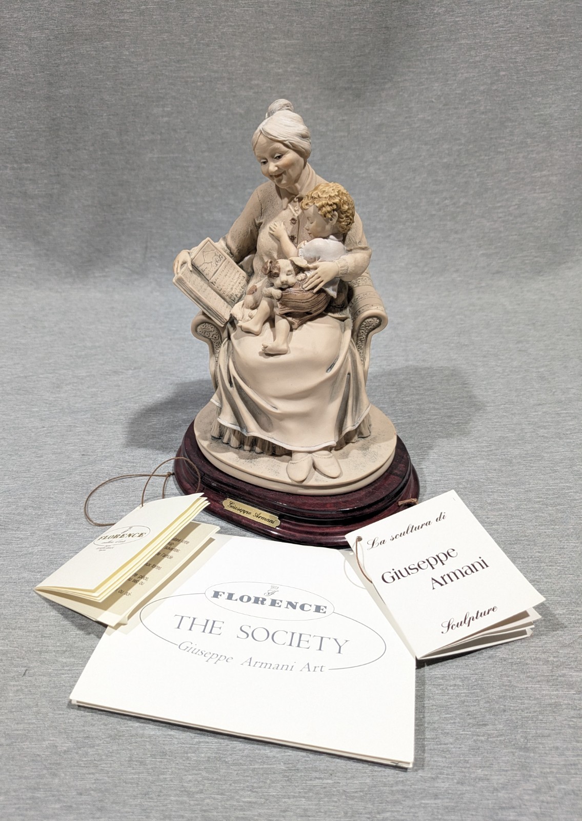 Giuseppe Armani Capodimonte Signed 1993 Nonna Con Nipotino 0251-T Figurine Italy