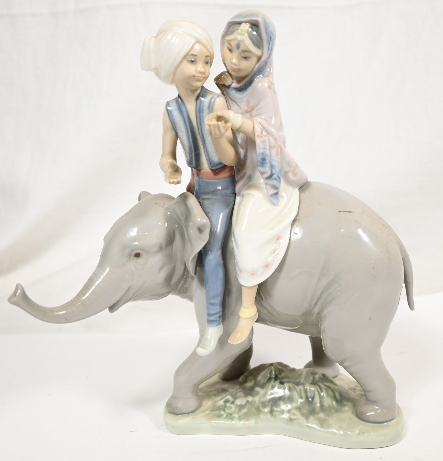 LARGE VINTAGE LLADRO #5352 HINDU CHILDREN ON ELEPHANT PORCELAIN FIGURINE