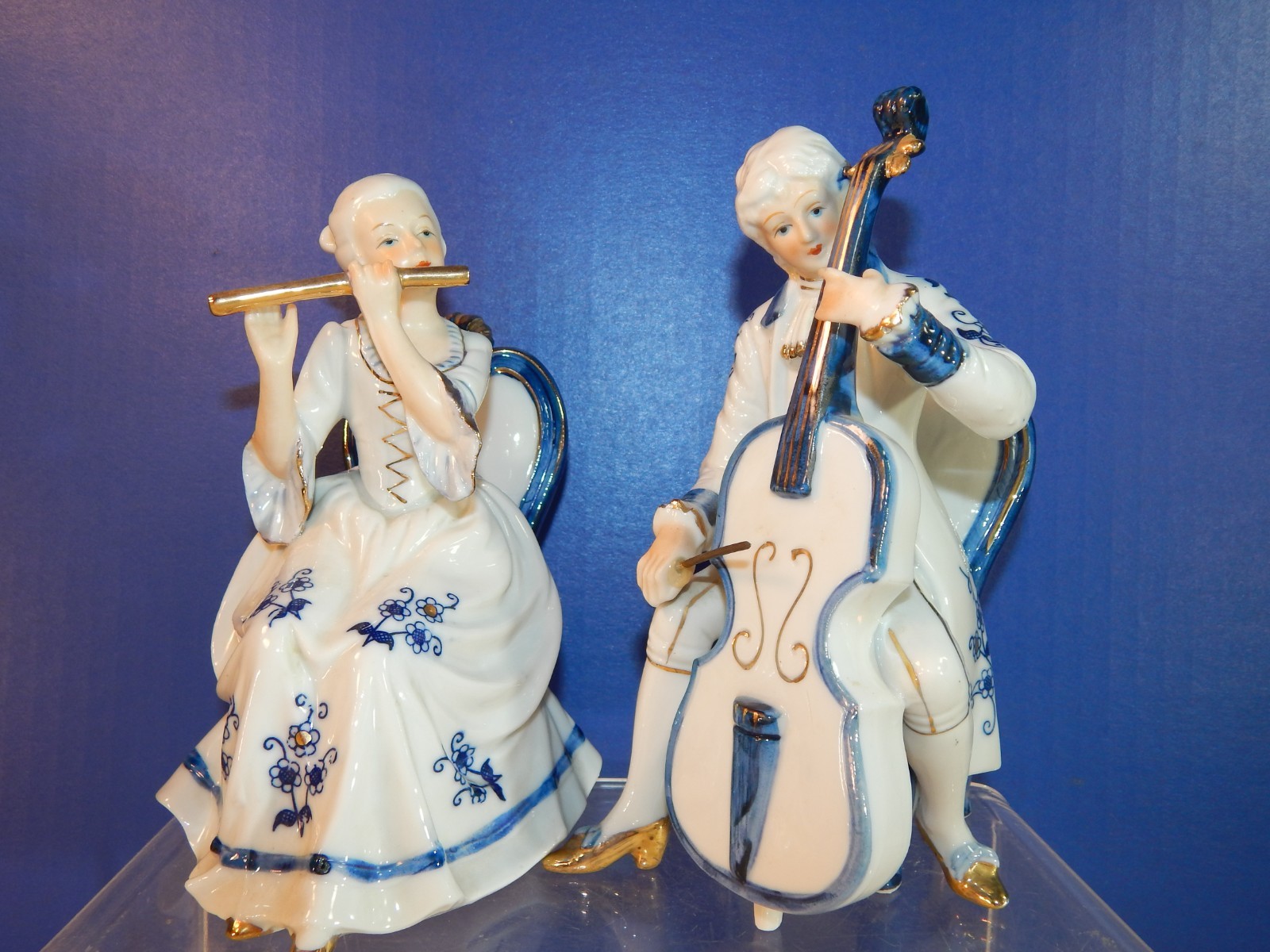 VTG Matching Colonial Man & Woman w Music Porcelain Figurines Blue W/Gold Trim