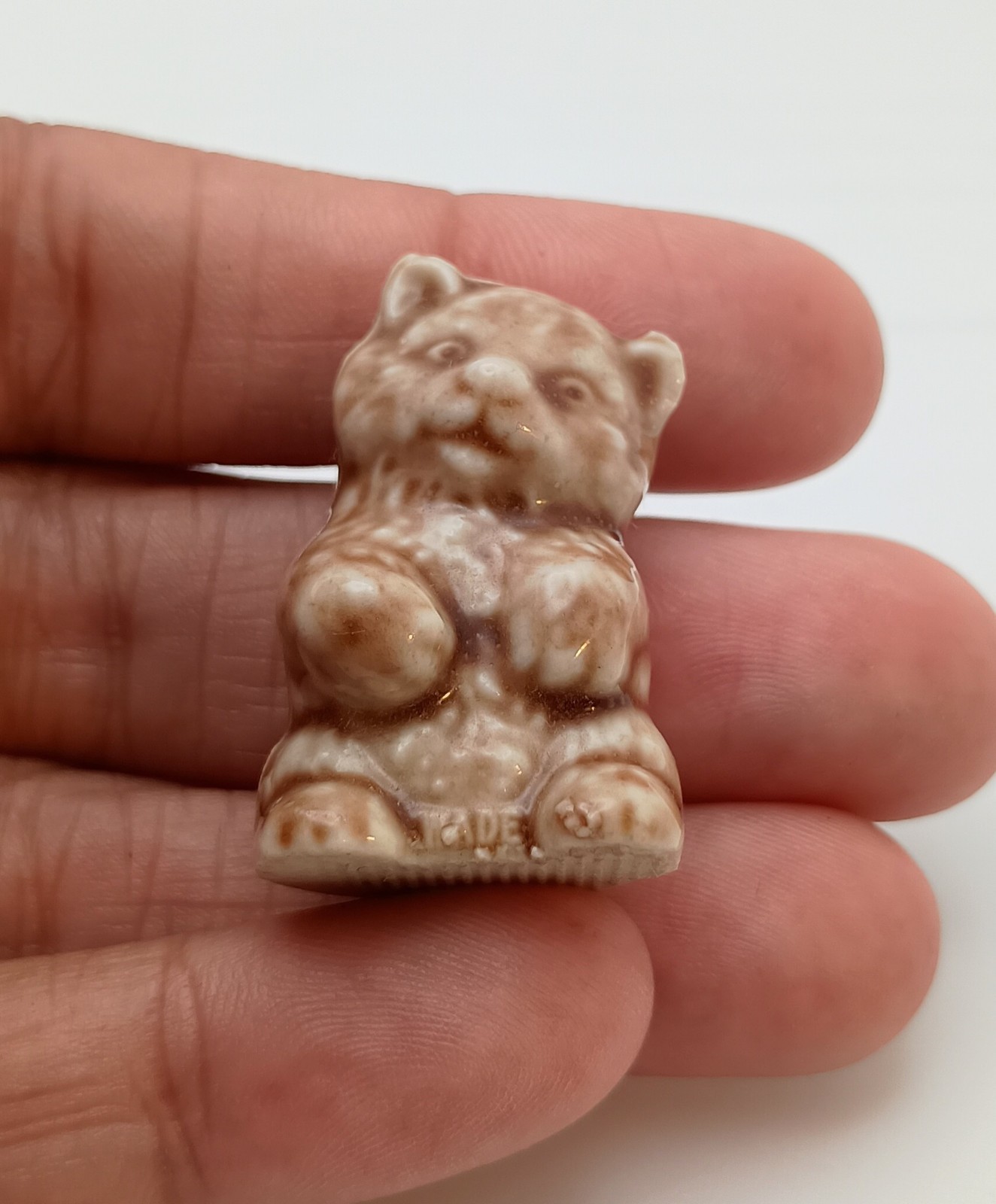 Wade Whimsies Bear Cub, Vintage , Beige Front Made in England. 1.25″ Tall