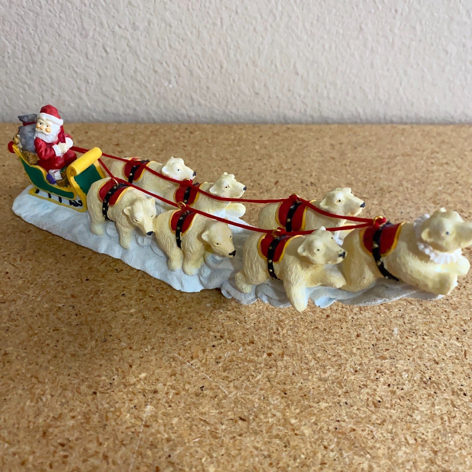 VTG 1995 Santa & Sleigh Being Pulled by a Team of 7 Polar Bears 9″ x 2″ Figurine