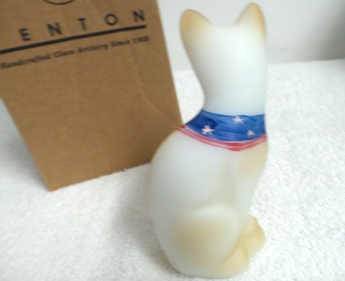 Cat Figurine FENTON Glass 2010 Opal Satin Patriotic Style Signed P. Lauderman