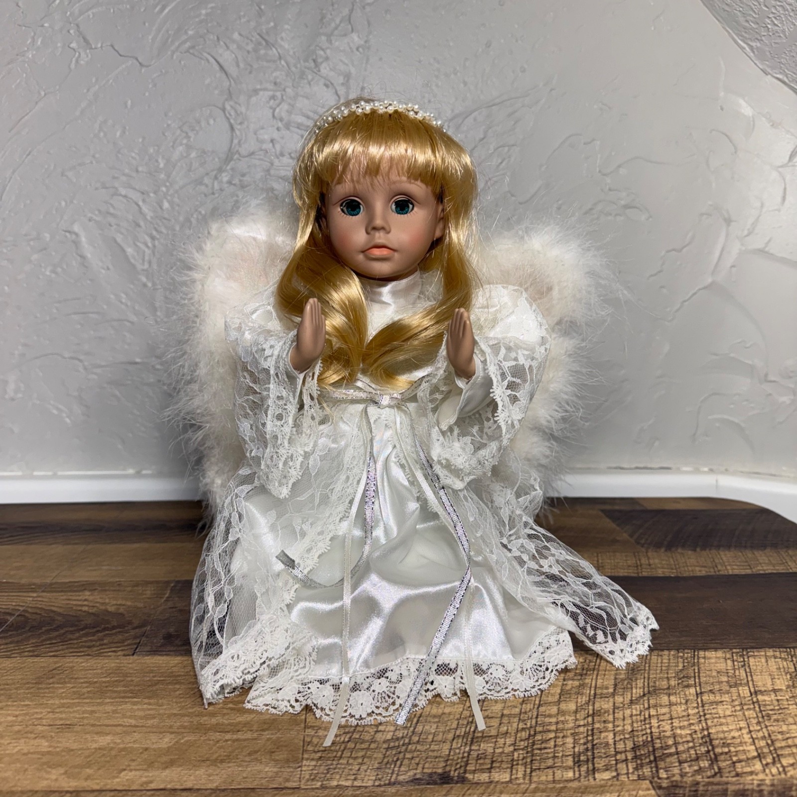 Vintage 12″ Singing Kneeling Angel Doll Christmas Sings Silent Night ✅Descriptio