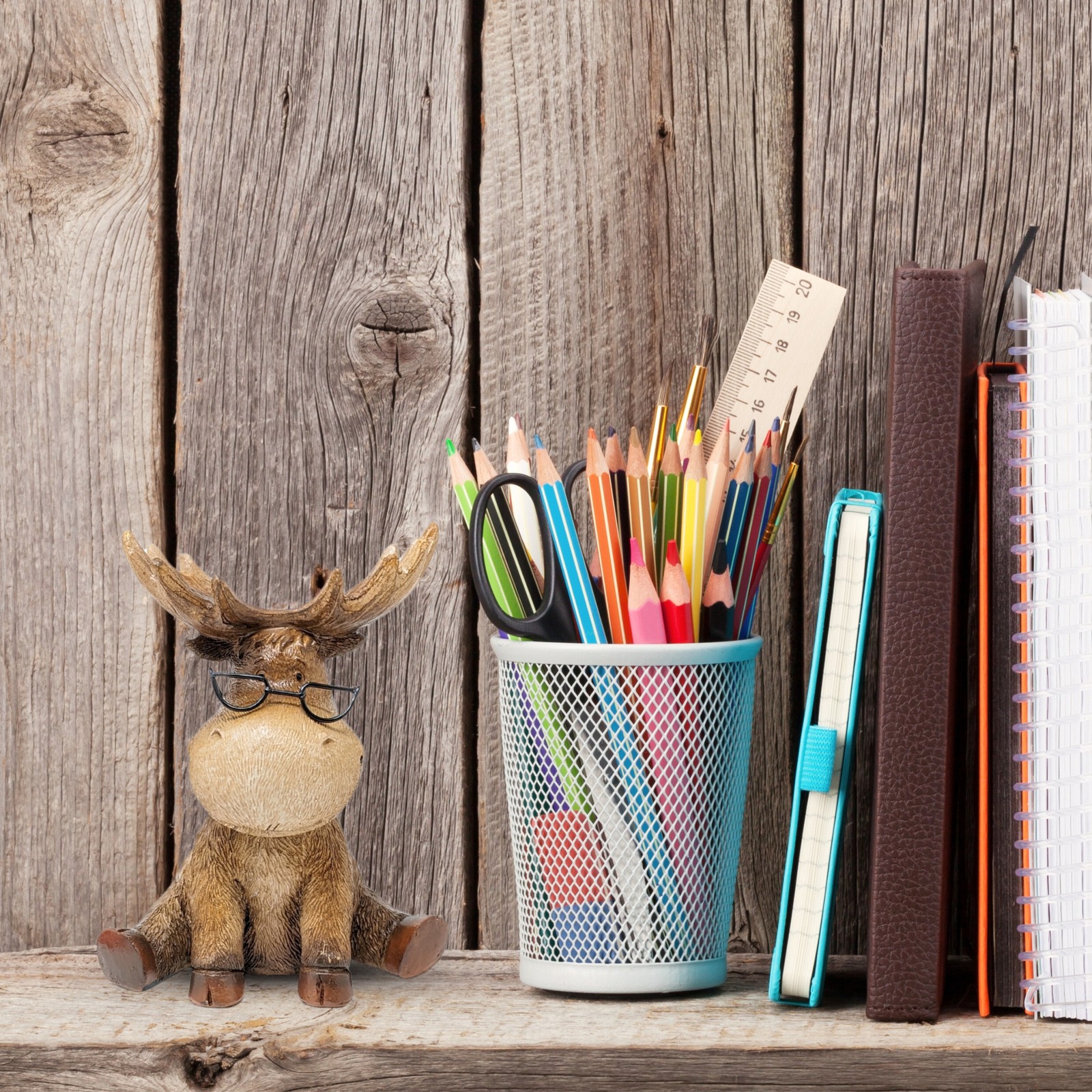 Moose with Metal Glasses Figurine – Rustic Wildlife Sculpture for Home Décor