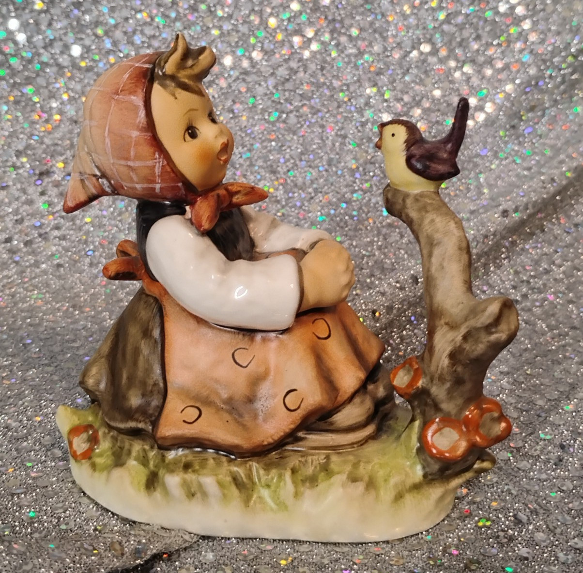 Goebel Hummel Germany 5″ Figurine 414 “In Tune” Girl With Songbird TMK 6 Vintage