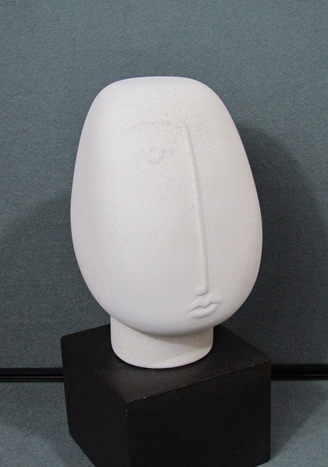 HM Home Abstract Face Head Sculpture Ceramic Wood Base Modern Minimalist 12″