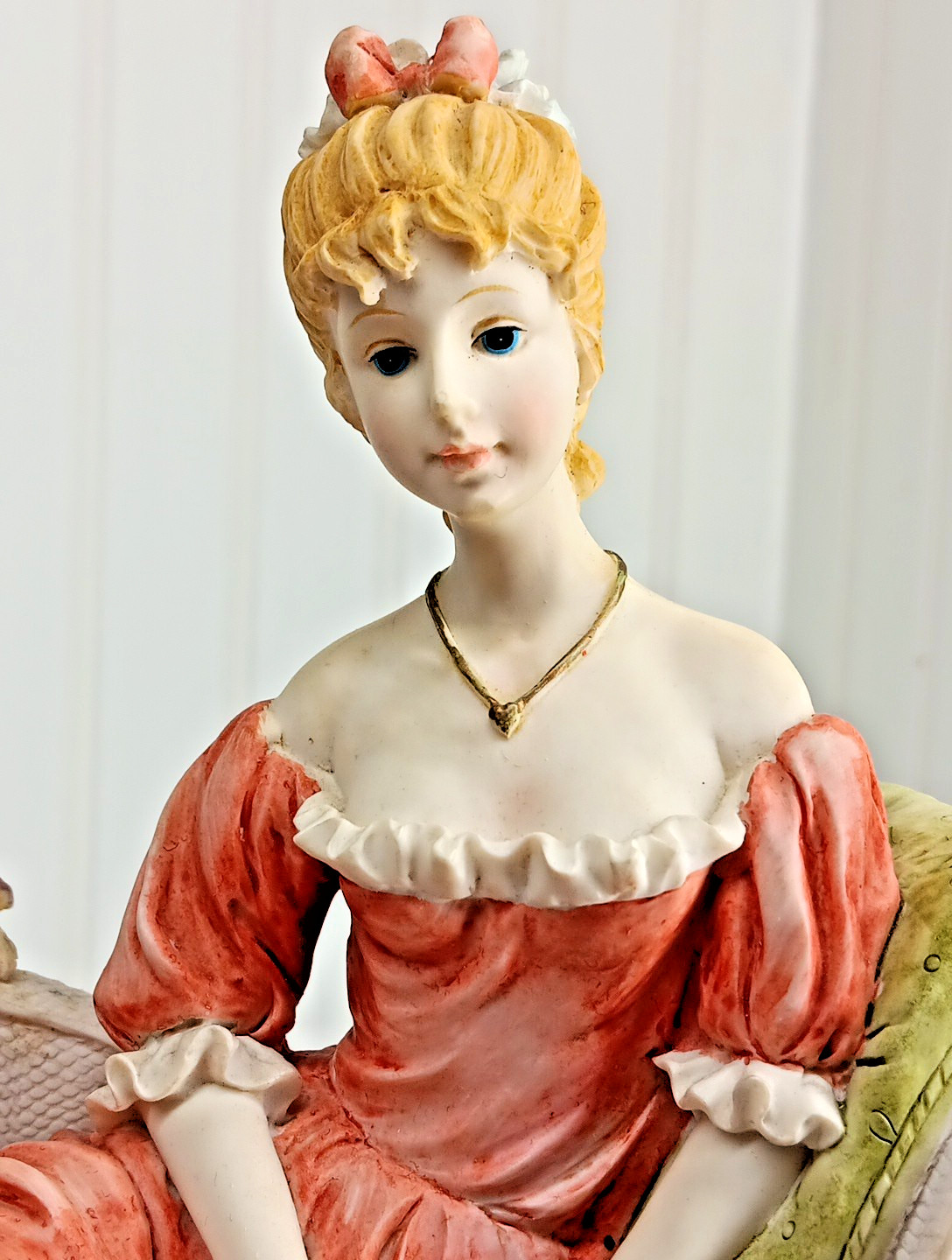 Giovanni Collection “Lady on Sofa” Figurine. Vintage 2003 9.5″ x 9″ Excellent