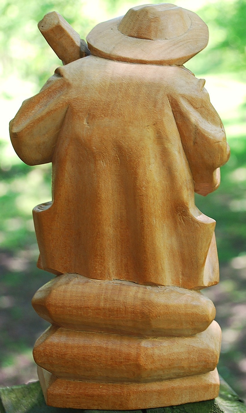 Antique BLACK FOREST GERMANY Hand Carved Wood Sculpture MAN PLAYING GUITAR 8.25″