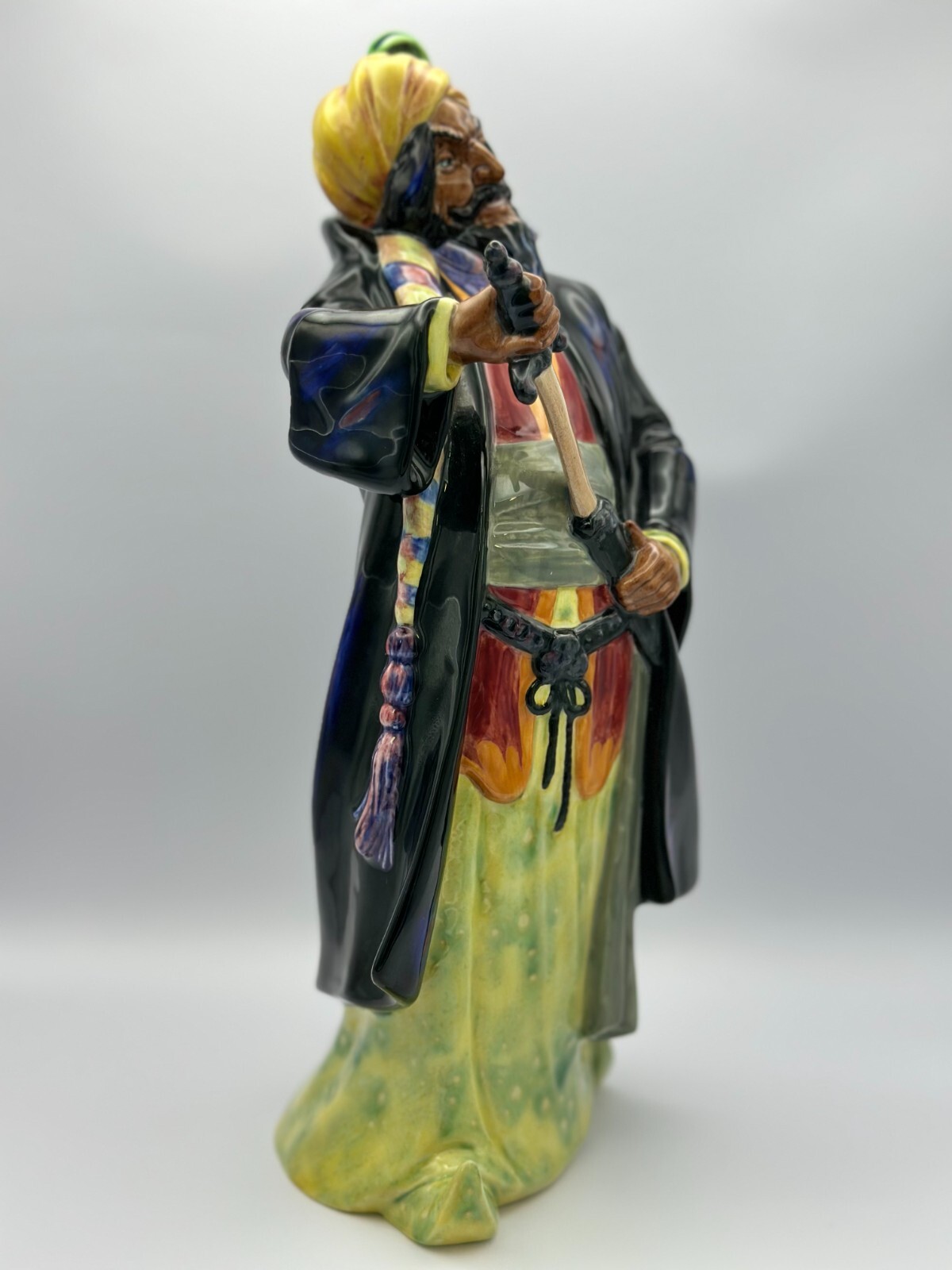 Royal Doulton Figurine Blue Beard HN 2105, L. Harradine design, Copr. 1952