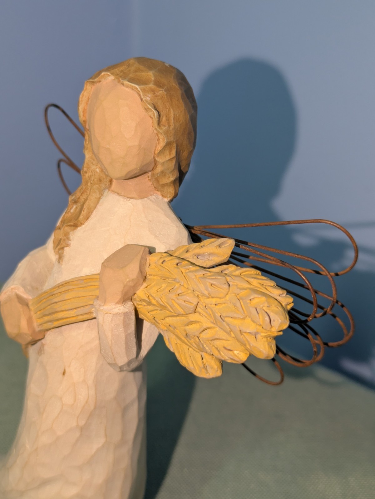 Willow Tree Figurine “Angel Of Autumn” By Susan Lordy