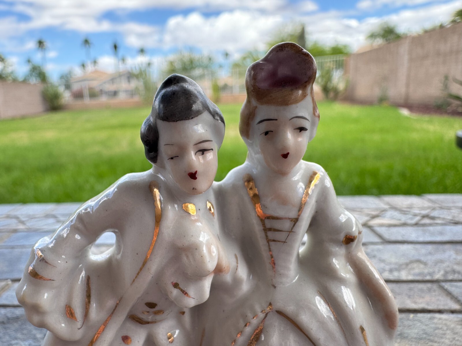 VTG VICTORIAN COUPLE 3.50” WHITE PORCELAIN W/GOLD ACCENS & FLOWERS FIGURINE (19)