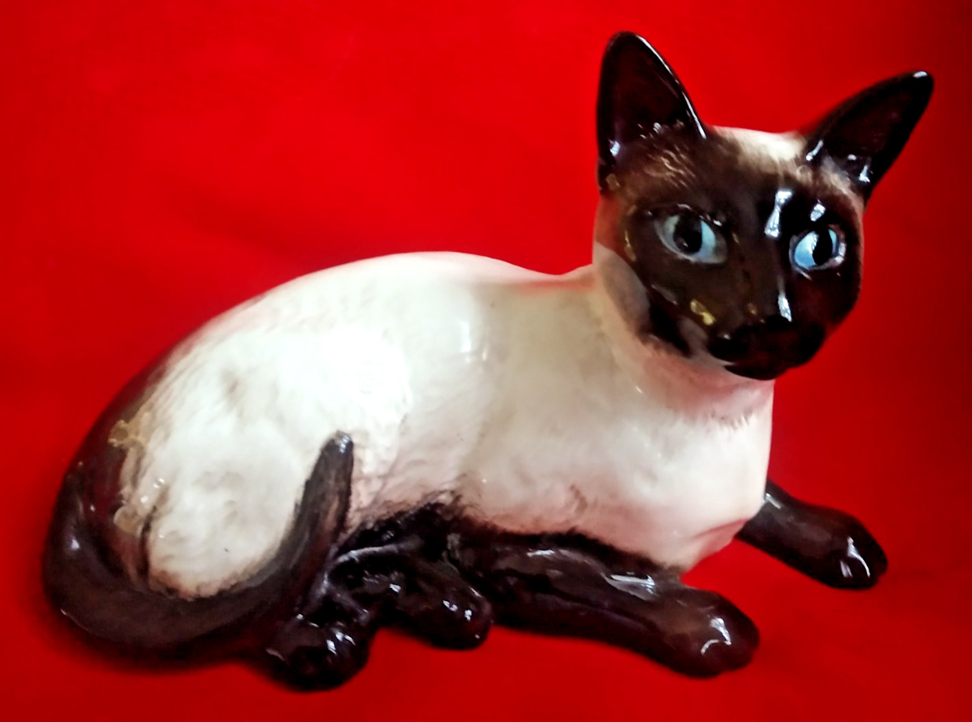 Beswick England Ceramic Siamese Cat Facing Right 1559 Figurine 7.25 inches MINT
