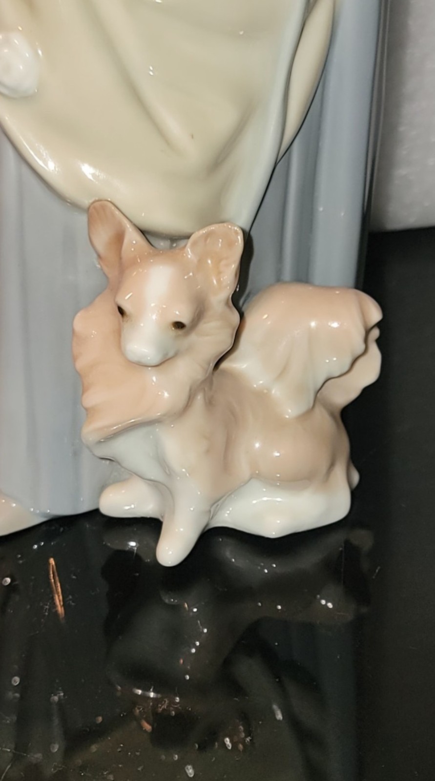 VINTAGE LLADRO SIGNED FIGURINE LADY WITH DOG AND UMBRELLA IN HAND 15″ HIGH