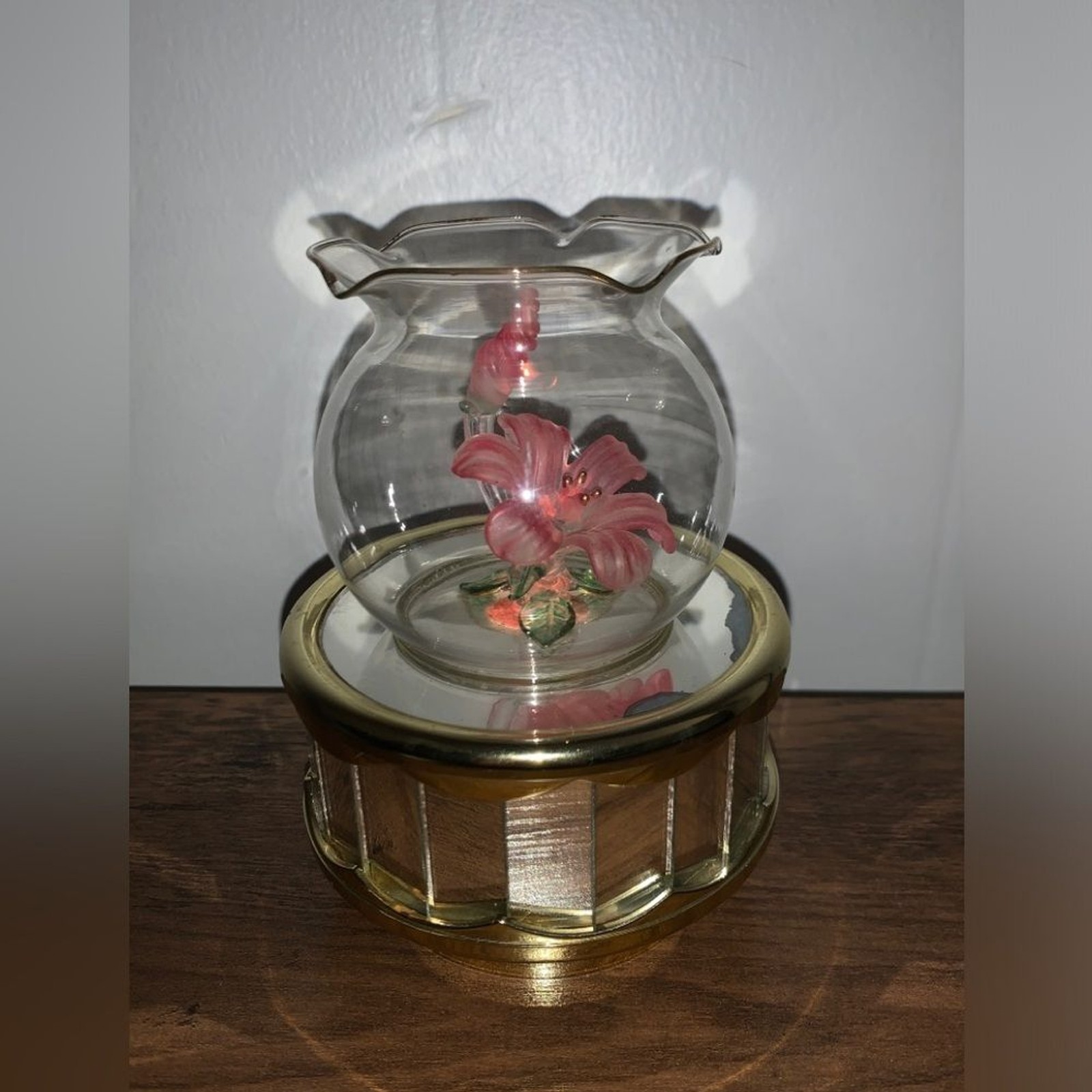 Vtg Hand Sculptured Flower In Glass Gold Rotating Light-Up Mirrored Music Box