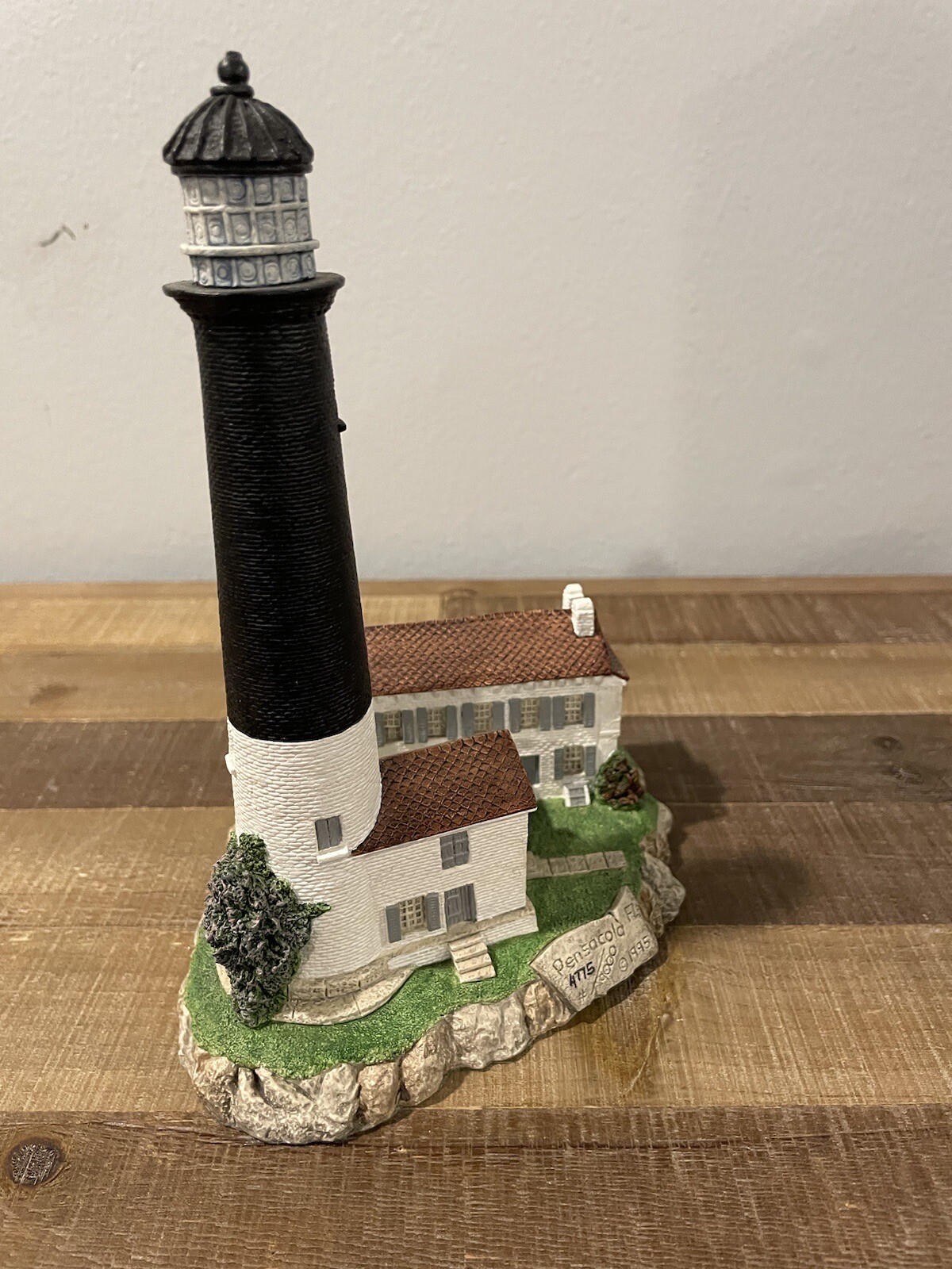HARBOUR LIGHTS Pensacola Lighthouse Florida #150 1995 In Box COA Completed 1859