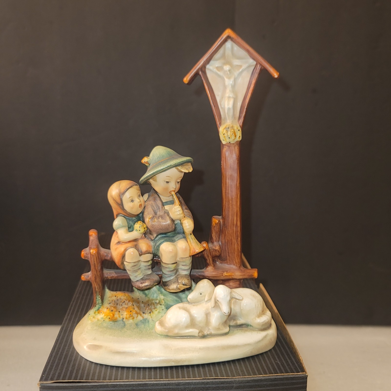 Vintage Hummel 28/2: WAYSIDE DEVOTION TMK #2 Figurine, 7 3/4″ Tall. 1950-1959.