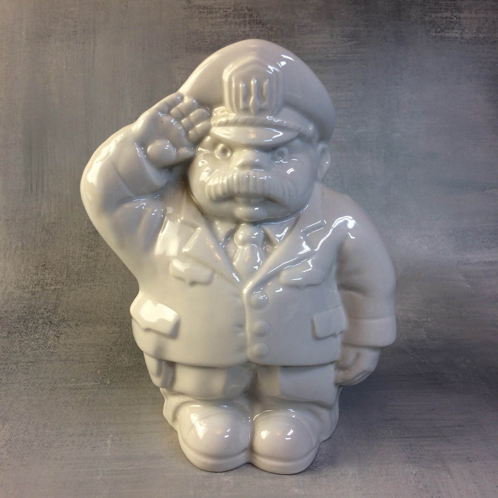 Porcelain figurine Ukrainian Trident border guard Korosten Zhitomir 1990s 📖