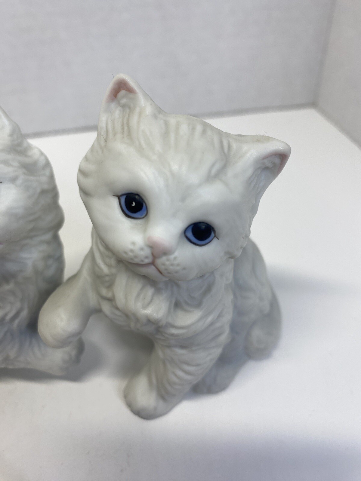 Vintage HOMCO Home Interior Fluffy White Cats Figurine Persian #1413 READ