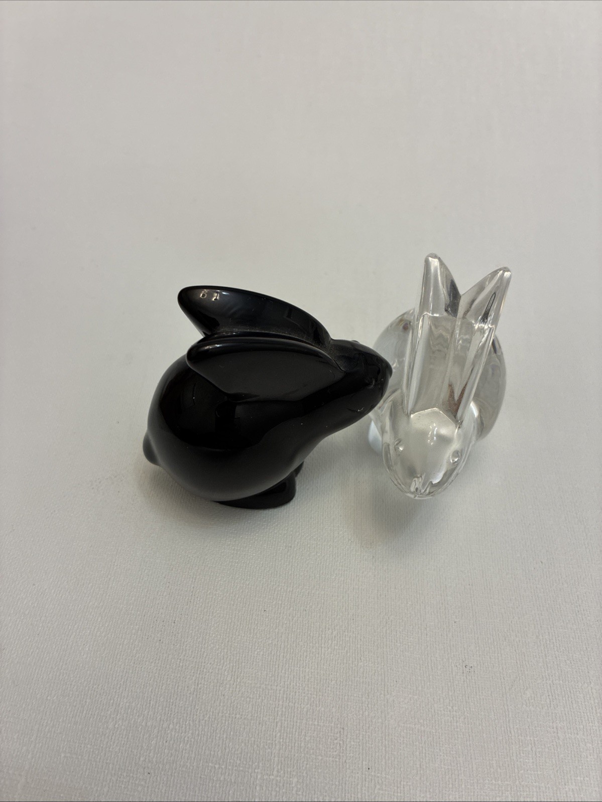 Oneida Crystal Clear & Black Glass Hand Blown 2.5″ Bunny Rabbit Figurine