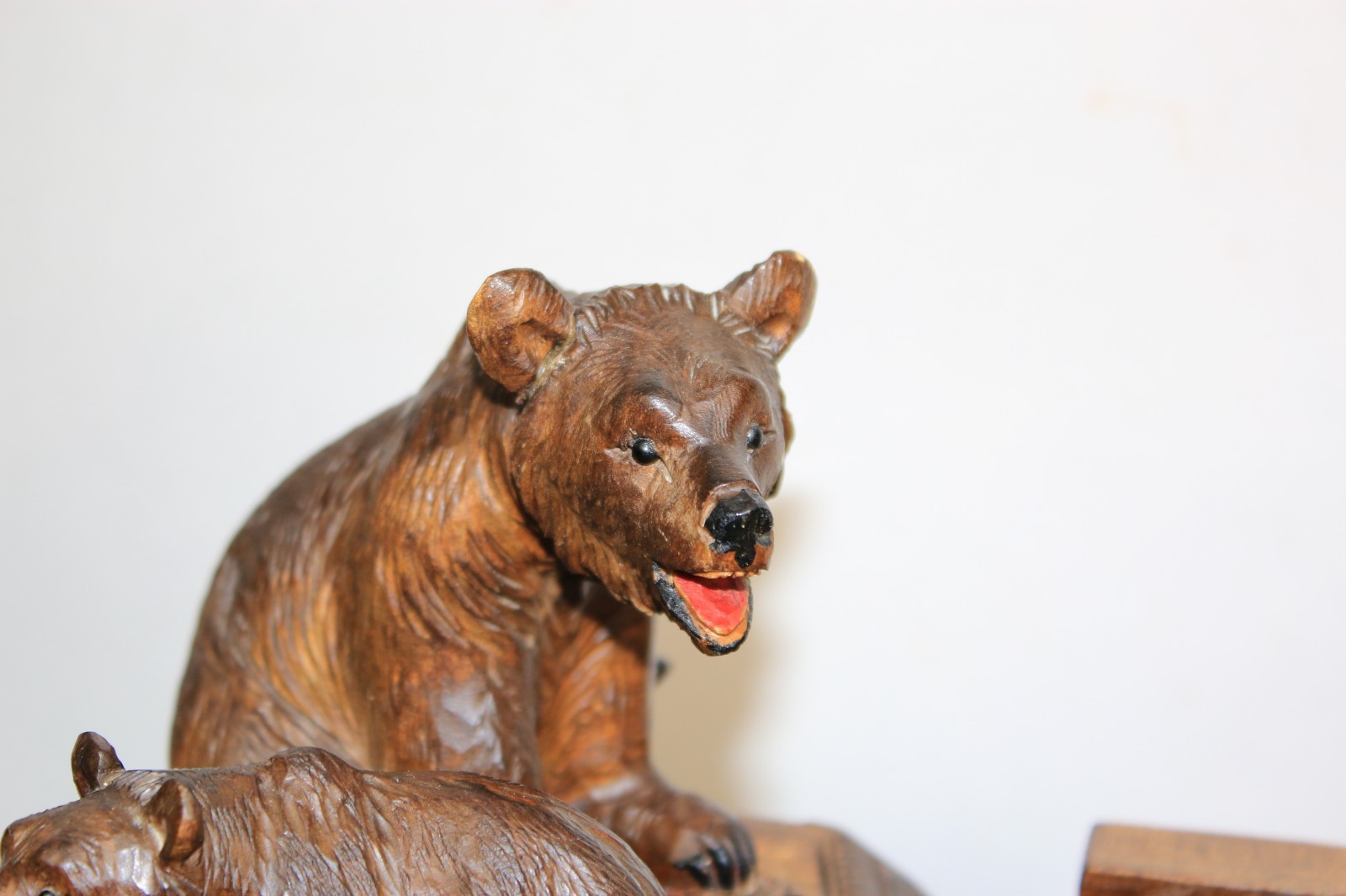 Vintage BLACK FOREST Mother BEAR and cub CARVED WOOD ASHTRAY Wengen 7″x5″x5″