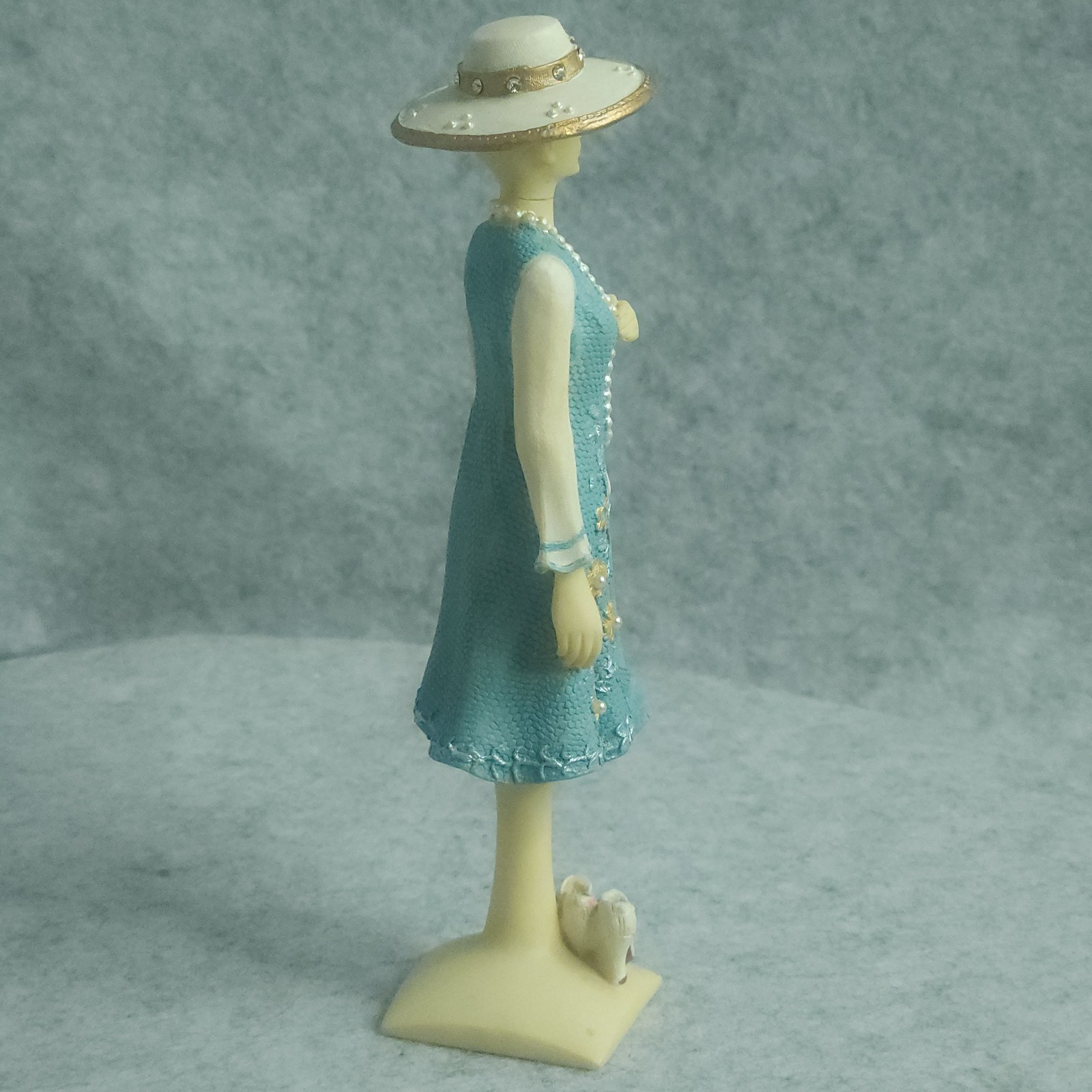 Lady Elizabeth of London Women of the World Figurine Resin Lady Hat Purse 5.75″