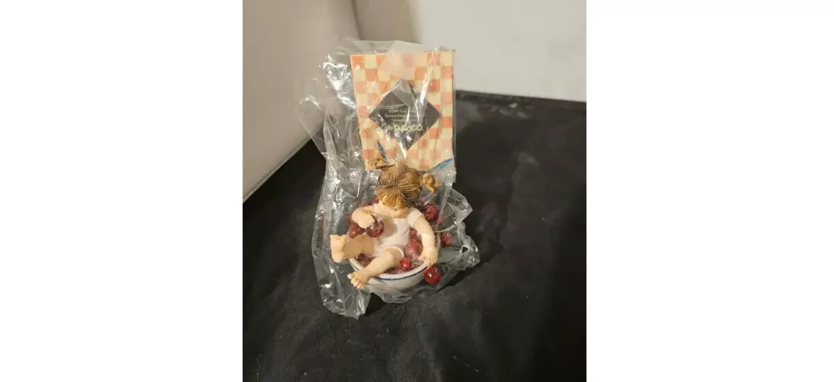 ENESCO MY LITTLE KITCHEN FAIRIES LITTLE CHERRY FAIRIE 2001