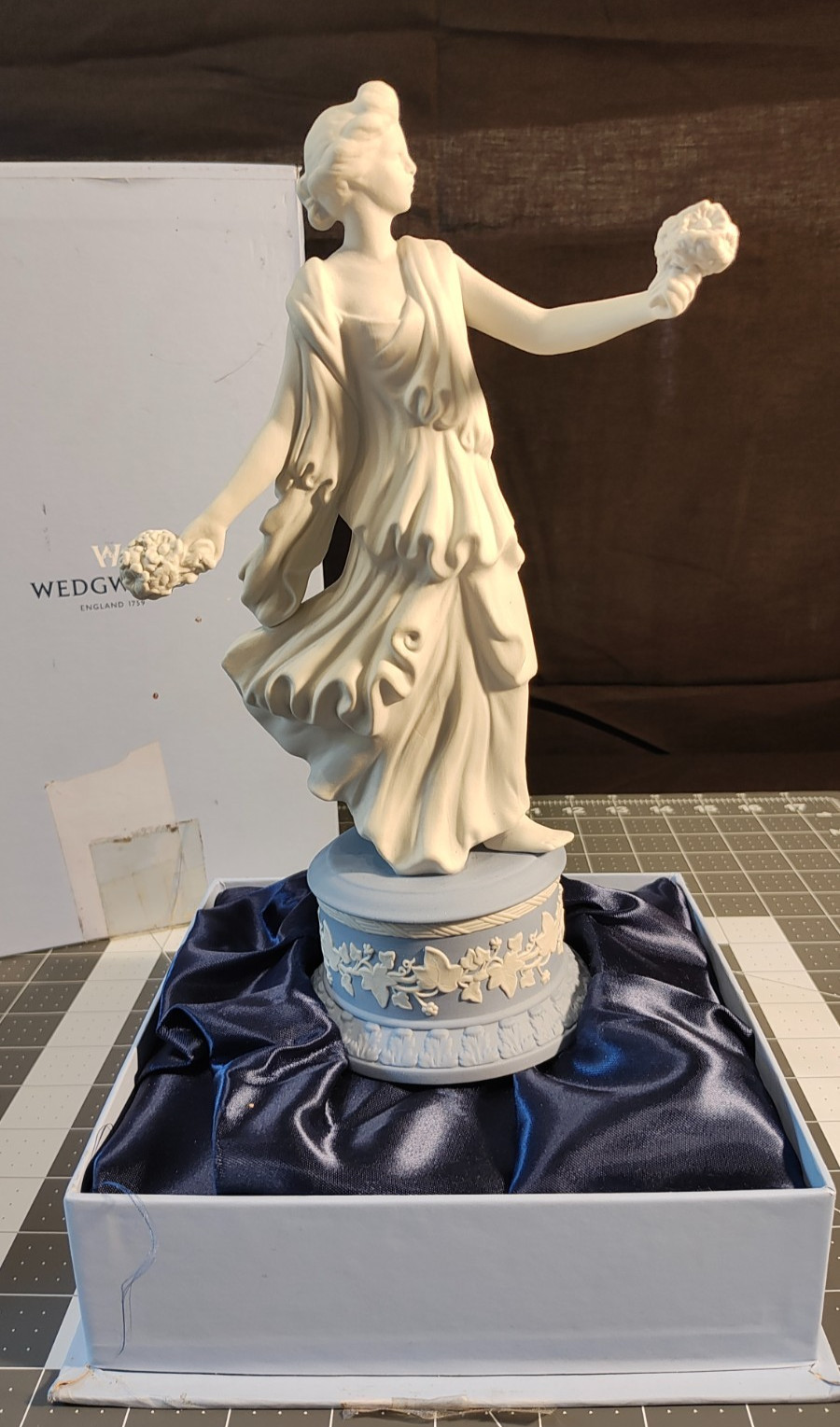 Floral Posy BLUE JASPERWARE The Dancing Hours Collection WEDGWOOD ENGLAND 1997