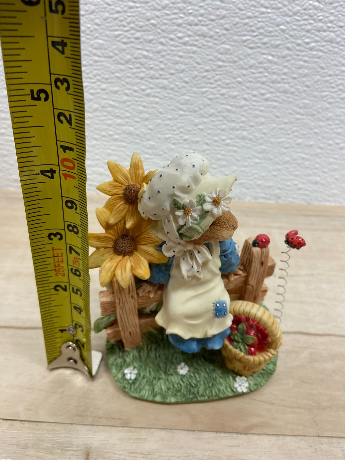Vtg 1995 Enesco Mouse Tailes “Ladybug Ladybug Fly Away Home” Ceramic Figurine