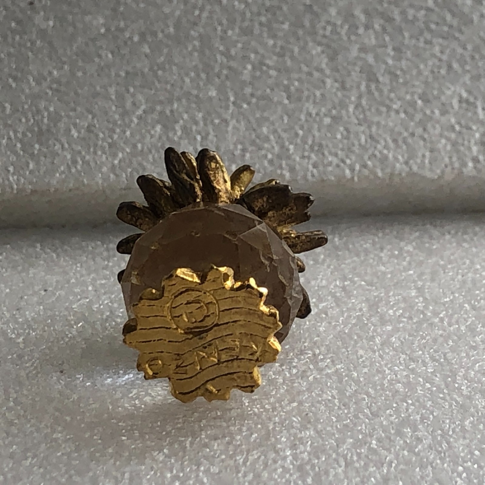 Kenzo Atari Mini Crystal Pineapple Fruit w/Gold Toned Leaves 1″ Tall 1990’s