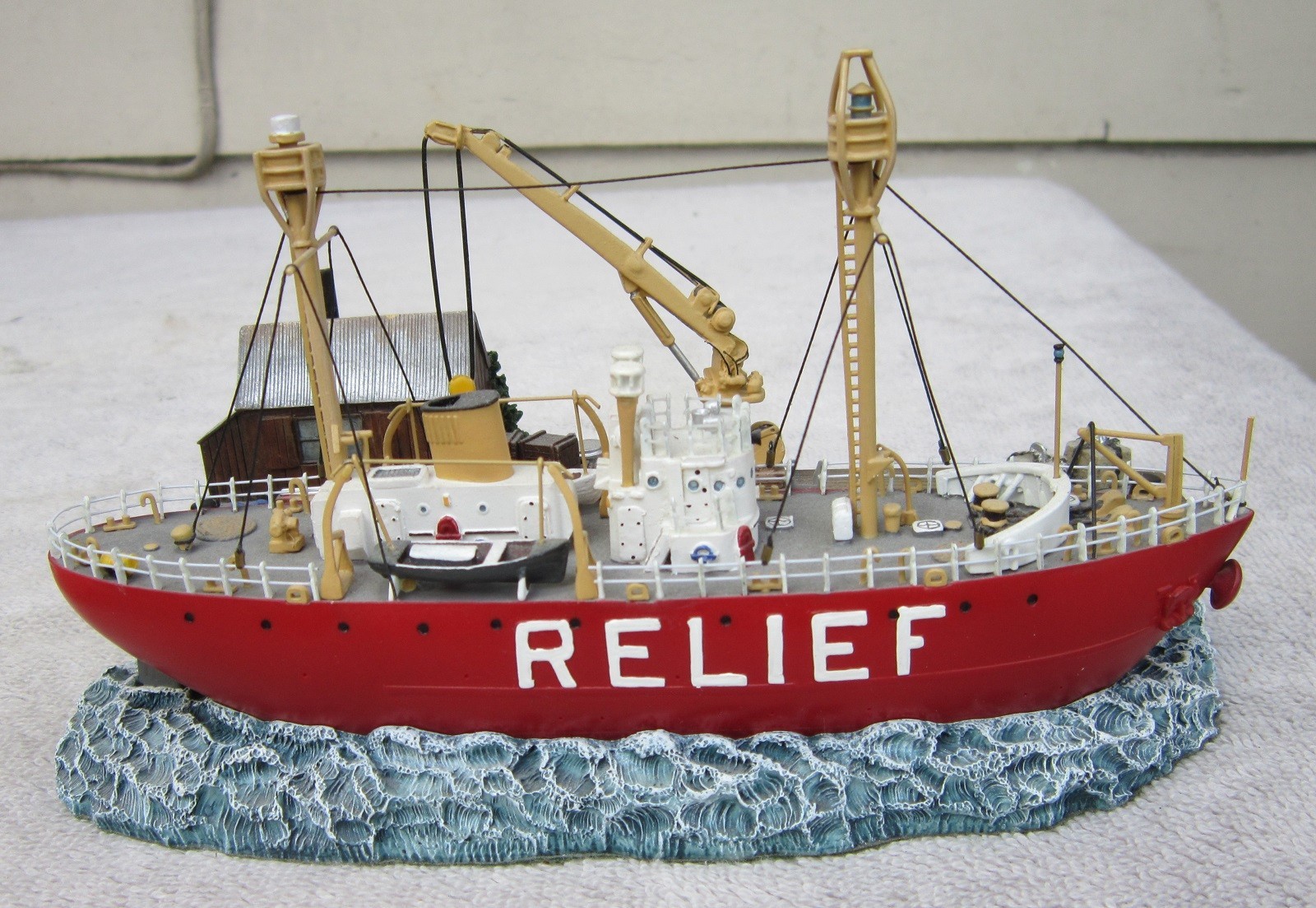 Harbour Lights #672 LIGHTSHIP RELIEF 2004 Regional Exclusive SIGNED B. Younger