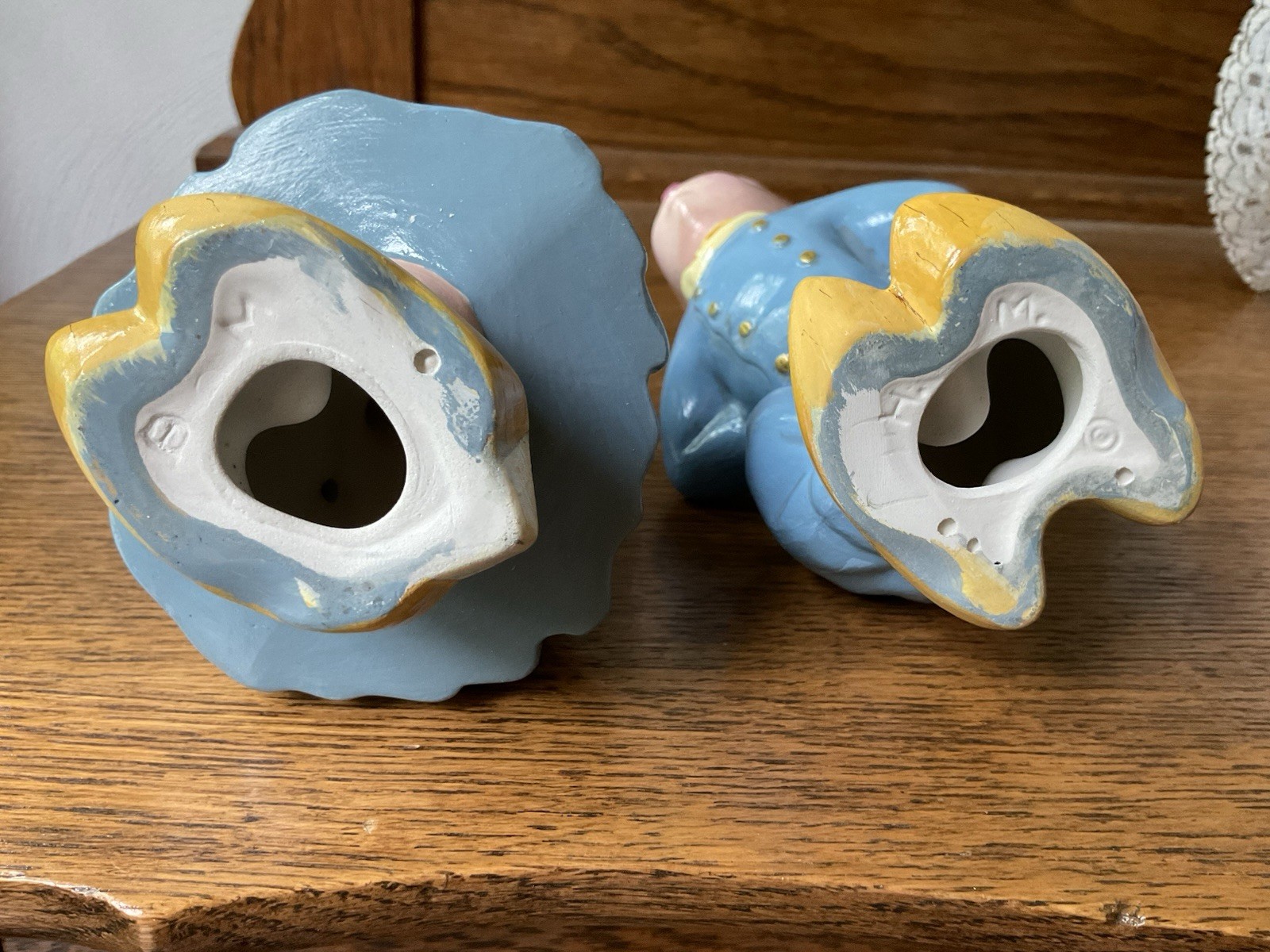 Hand Painted Ceramic Holland Delft Style Dutch Kissing Boy and Girl