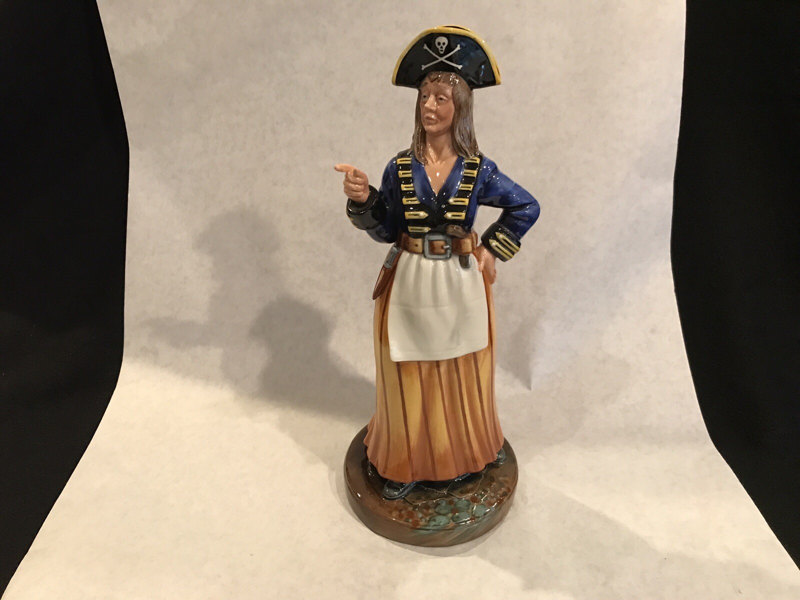 ROYAL DOULTON RUTH THE PIRATE MAID 11.75″ HN2900 Gilbert & Sullivan NEW England