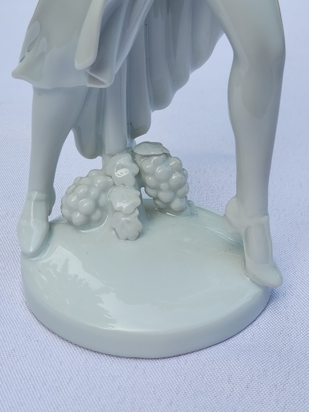 Vintage Augarten Wien Porcelain Lady Figure Figurine Porzellan Figur Vienna Read