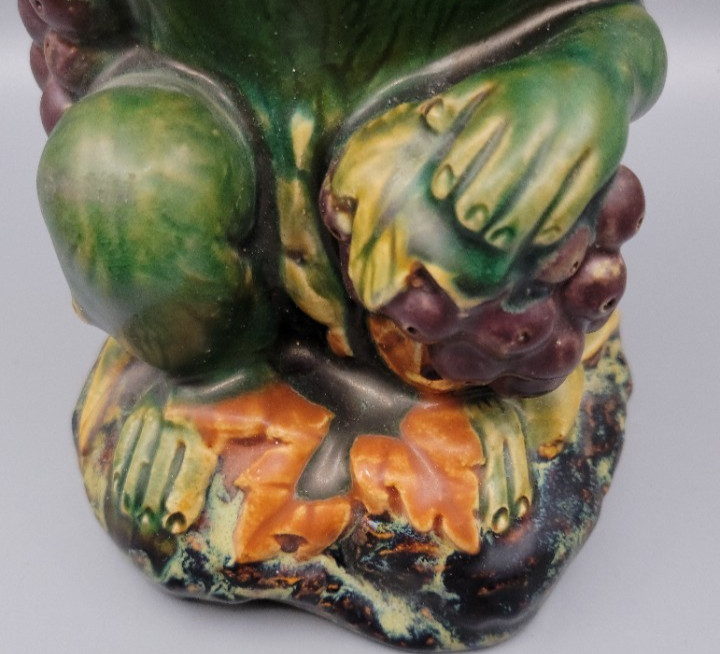 60s VTG Majolica Style Ceramic Monkey Holding Basket Pedestal Bowl Figurine 9.5″