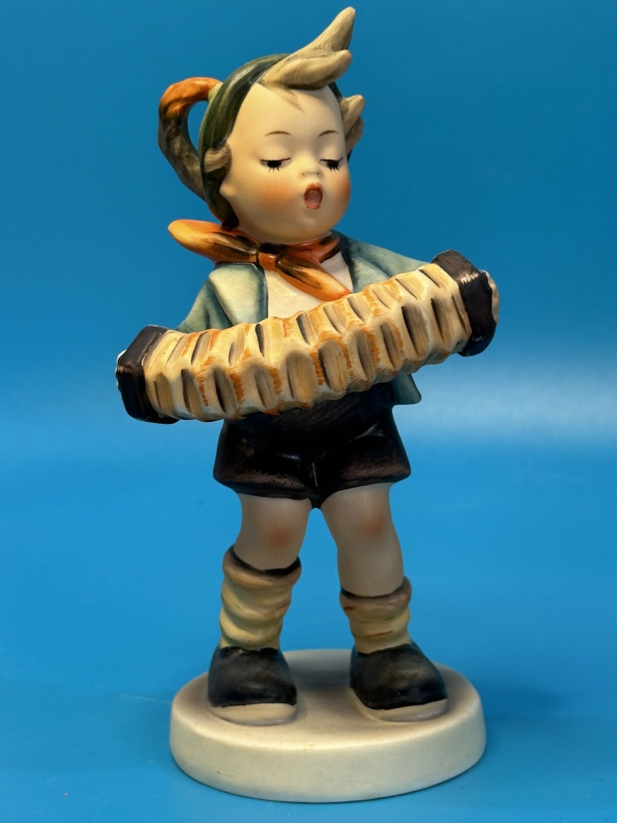 Vintage Goebel M.I. Hummel Figurine “Accordion Boy” Hum 185 TMK-3 West Germany