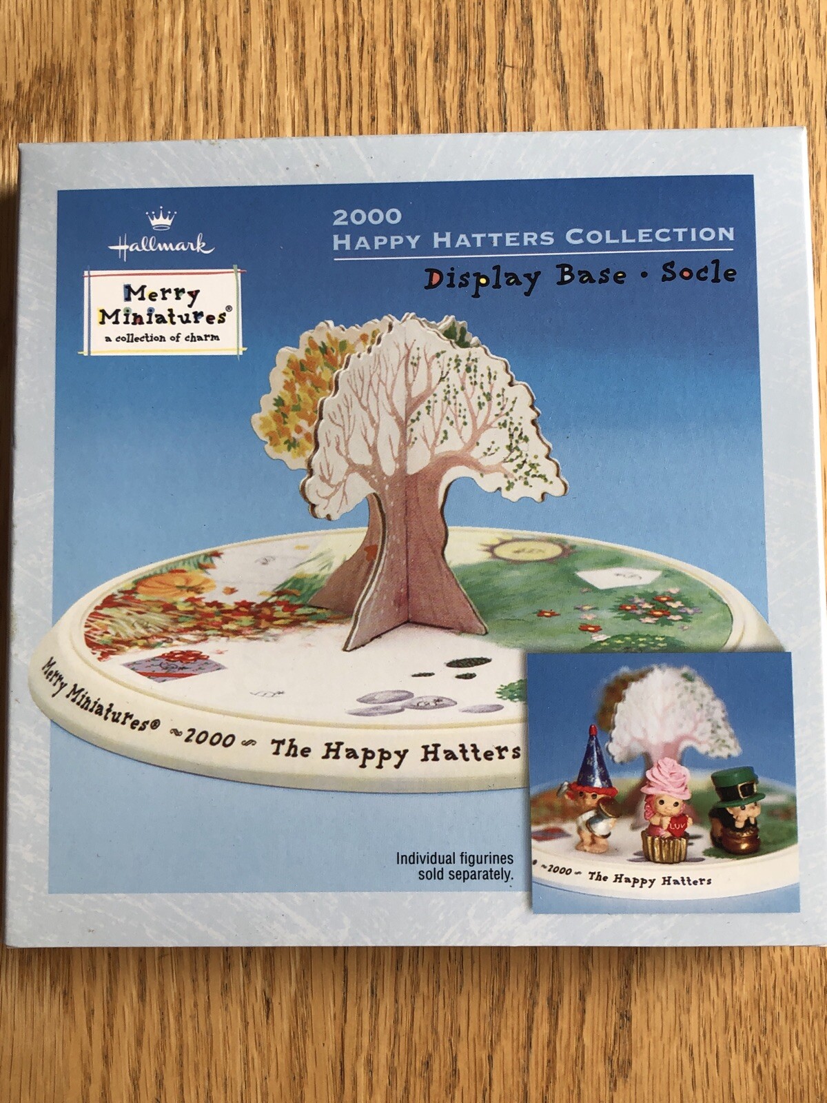 HALLMARK MERRY MINIATURES – 2000 HAPPY HATTERS COLLECTION DISPLAY BASE