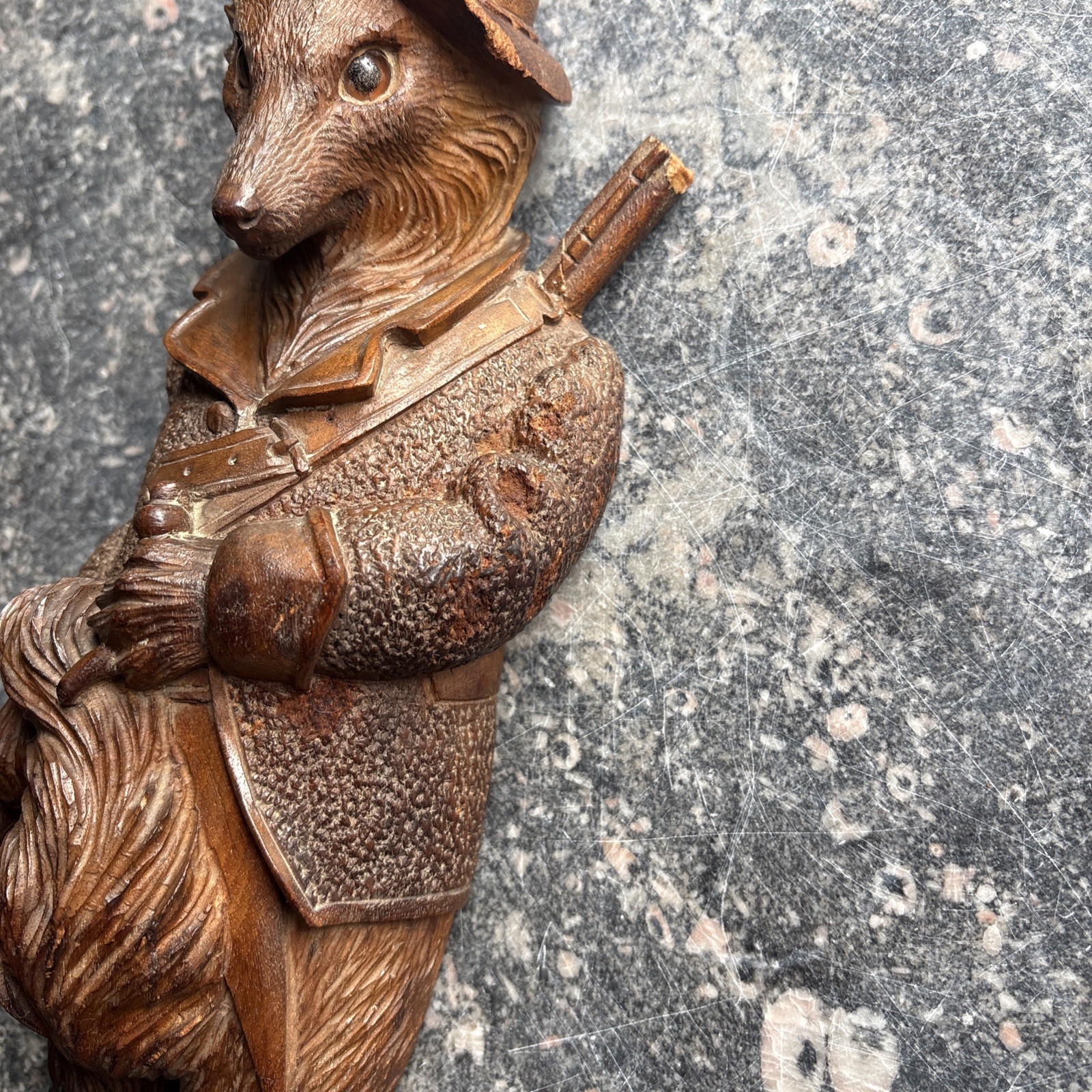 LARGE BLACK FOREST HAND-CARVED FOX WHIP HOOK ANTHROPOMORPHIC GLASS EYES “READ”