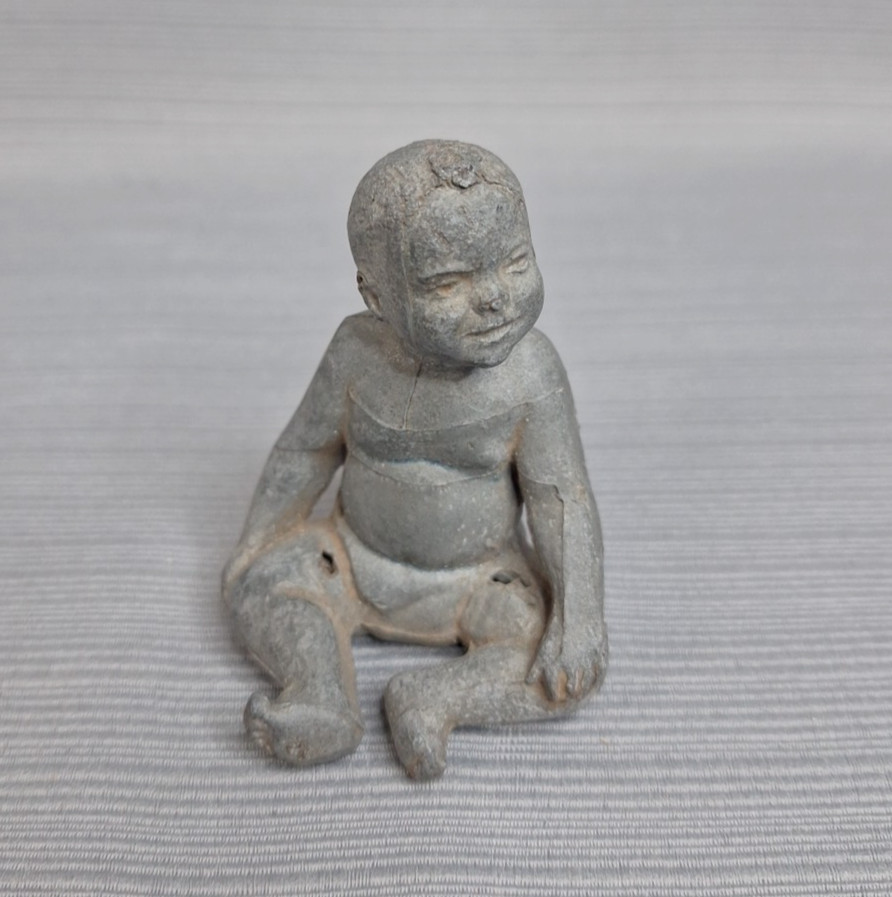 Vintage Small Baby Figure Figurine Sitting Cast Iron 2.5″ Silver Gray