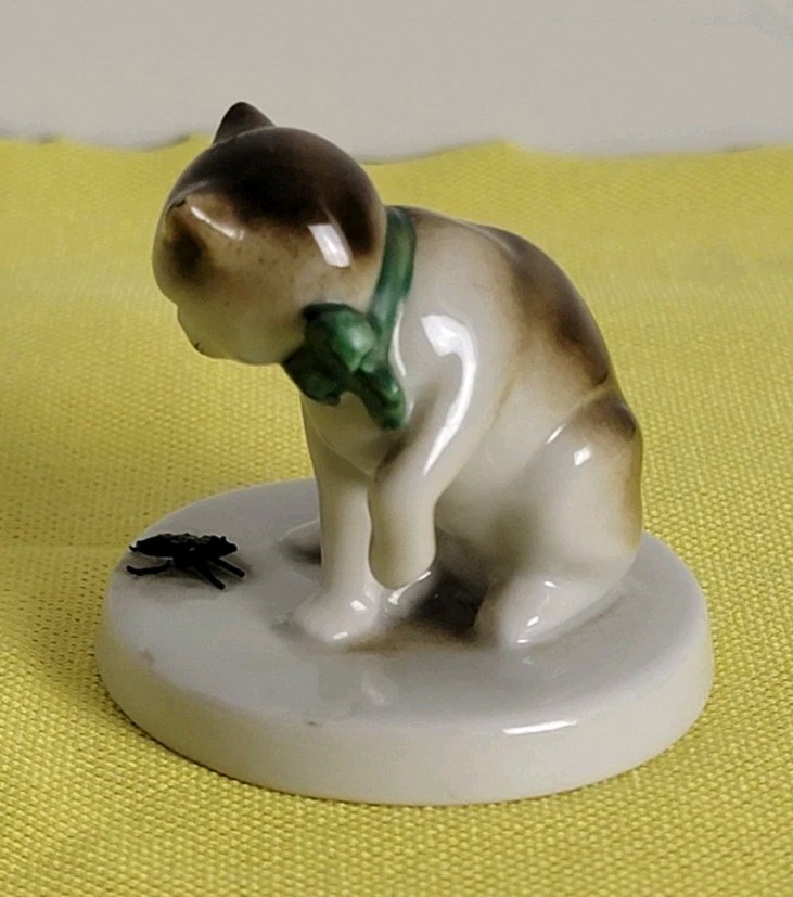 Vintage 2″ Porcelain Cat Playing With Bug Figurine – Germany